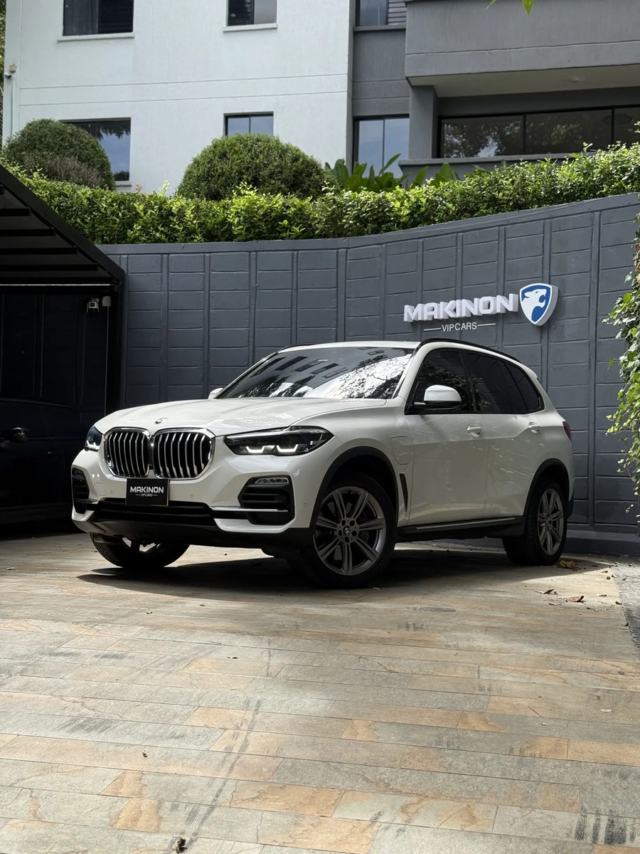Bmw X5 3.0 Xdrive45e 2022 en Makinon VIP Cars Medellín