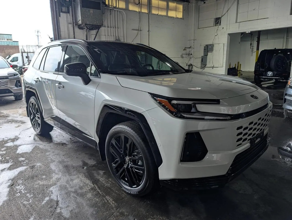 Toyota Rav4 Blanco XSE 2026 en Makinon VIP Cars Medellín