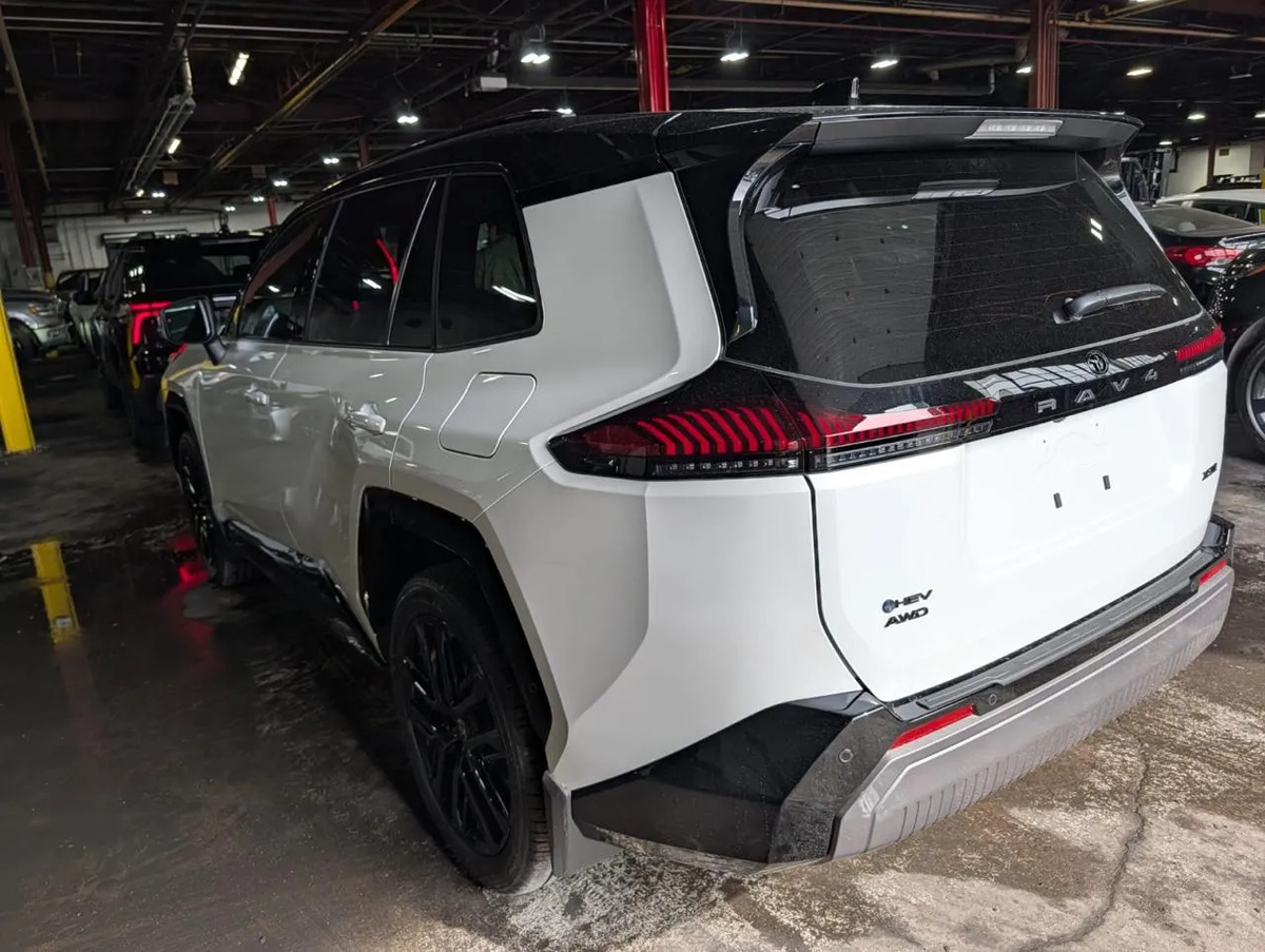 Toyota Rav4 Blanco XSE · foto 3
