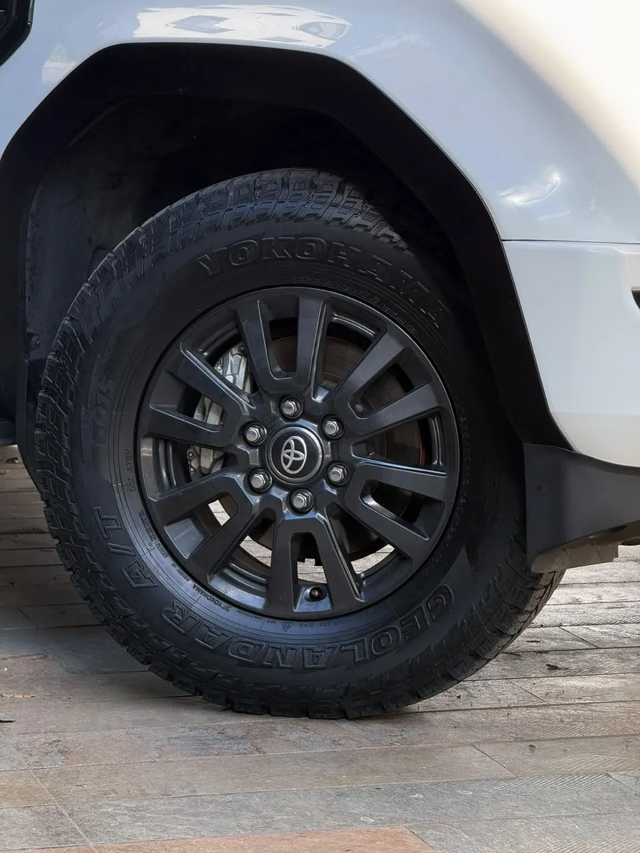 Toyota Land Cruiser Prado TX · foto 3