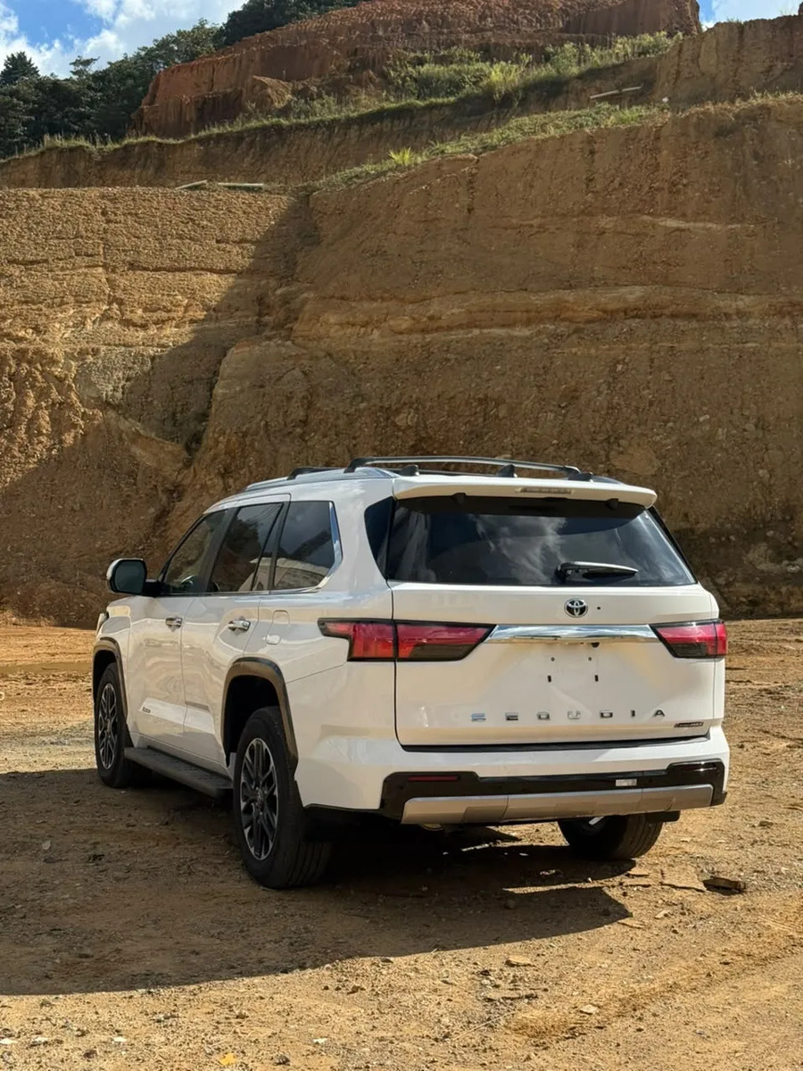 Toyota Sequoia 3.5 V6 Limited 4×4 · foto 2