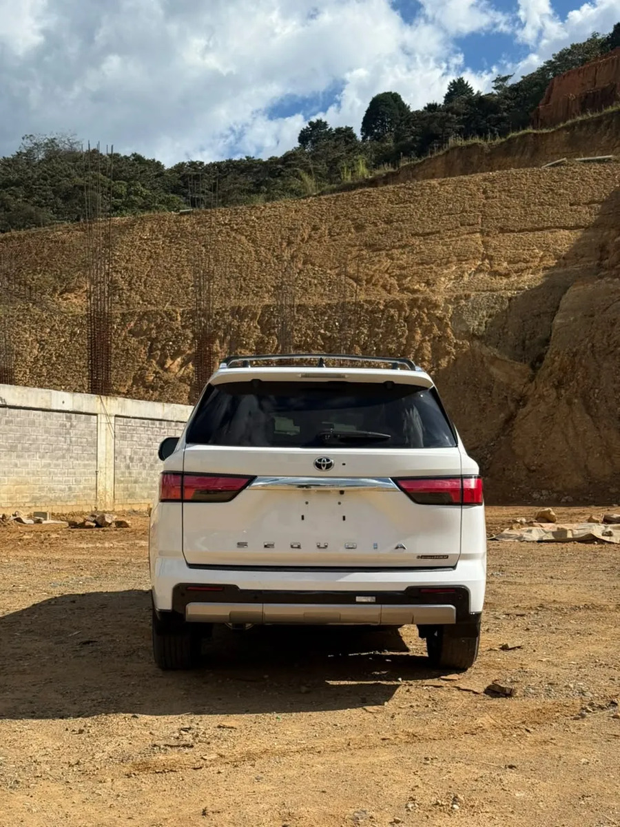 Toyota Sequoia 3.5 V6 Limited 4×4 · foto 4